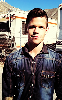 Charlie Carver Xu2Zyuok