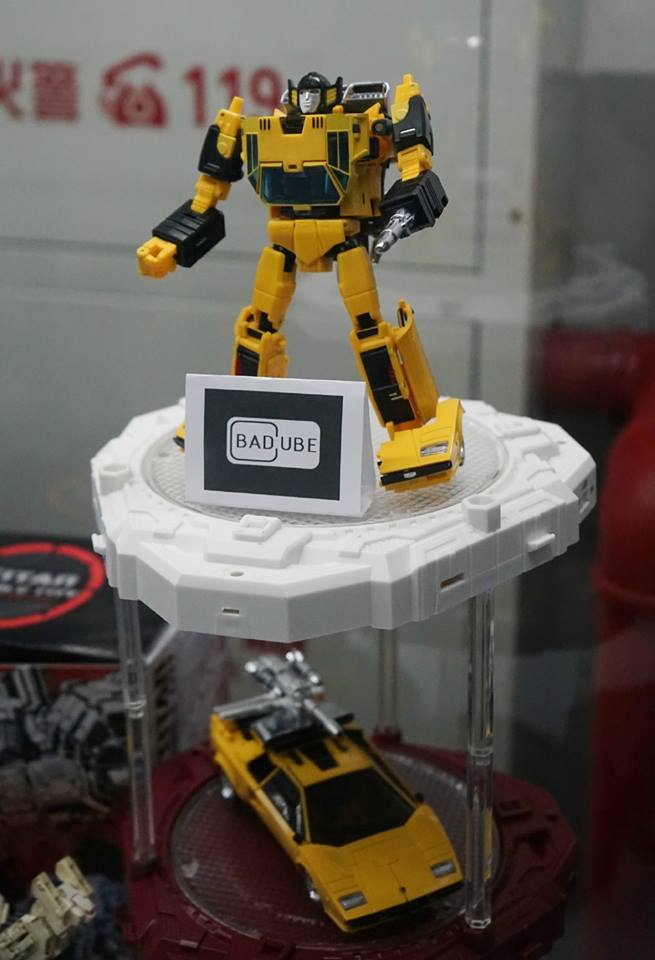 [Masterpiece Tiers] BADCUBE OTS-08 SUNSURGE aka SUNSTREAKER - Sortie Janvier 2016 - Page 3 YcwffEdd