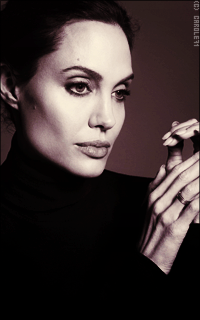 Angelina Jolie YzAJz21u