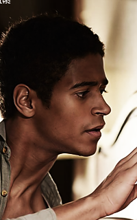 Alfred Enoch  ZCpVlgjX