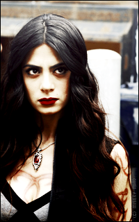 Emeraude Toubia ZlfYCdY2