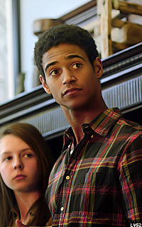 Alfred Enoch  ZpeyBBdJ