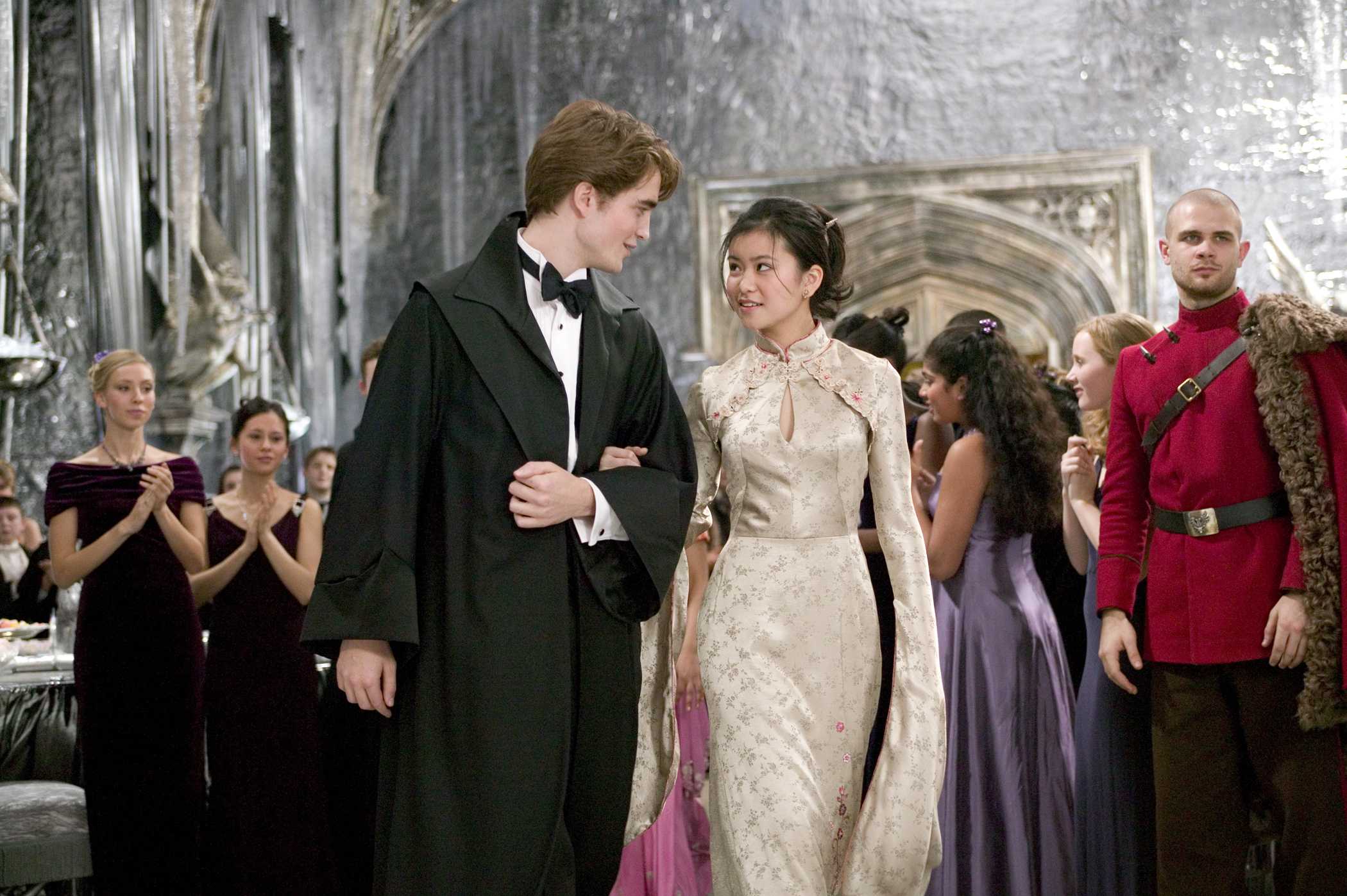 12 Enero - Magníficos Stills de Rob omo Cedric Diggory, ahora en HQ!!!! Zsw9YhaR