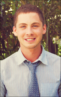 Logan Lerman ZtW4Q0IE