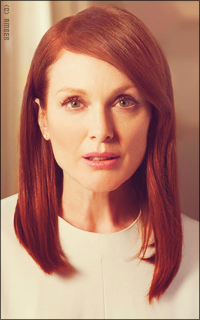 Julianne Moore ZvdWeW3j