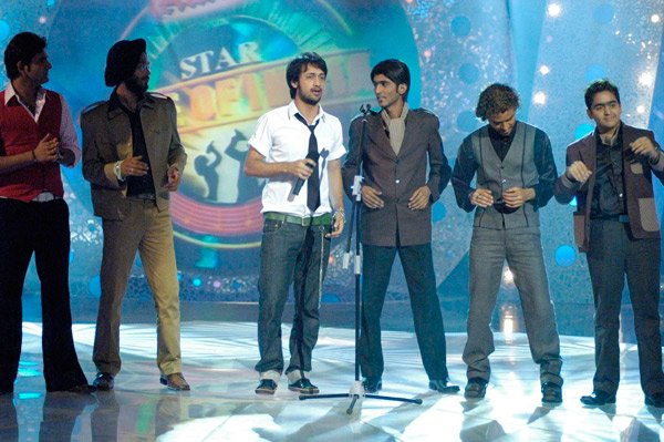 Atif Aslam and Shekhar Suman on Amul Star Voice of India Still8