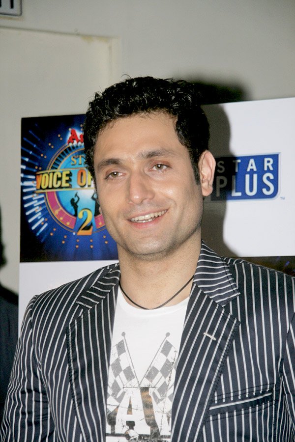 الممثل الانيق shiney ahuja Still5