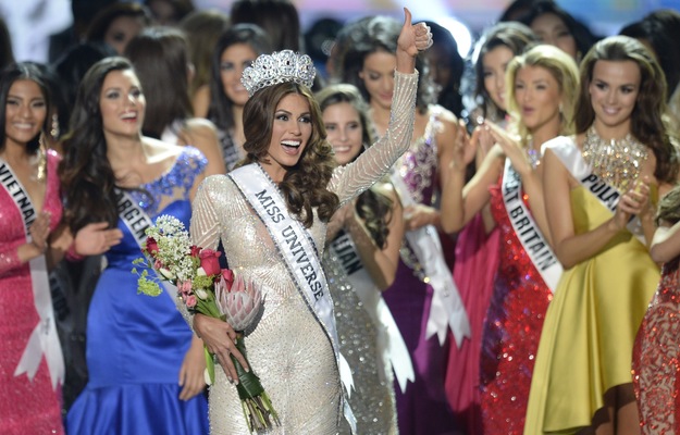 isler -  ♔ María Gabriela Isler (Molly) - Miss Universe 2013 Official Thread- (Venezuela) ♔ - Page 5 0002LVPQGO0XQV69-C116-F4