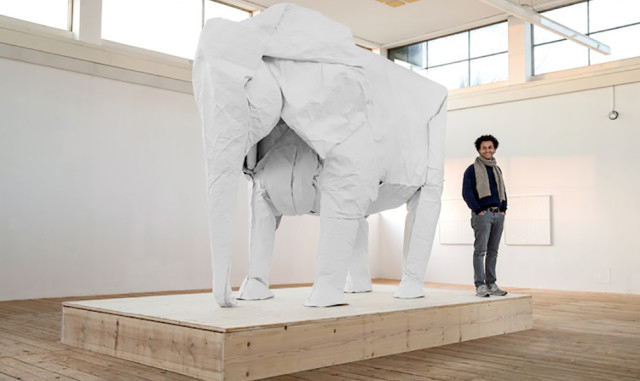 Un elefante de origami, a tamaño real Fm1hnt0whartv0l56vrz