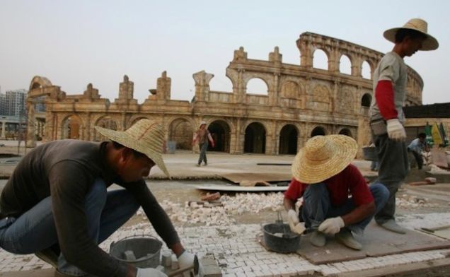 El extraño y fantasmal mundo de las ciudades-réplica chinas 834573708429436814