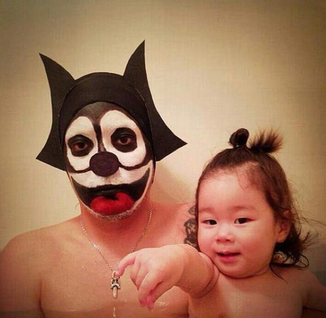 [Face Cosplay]Un papa qui rend l'heure du bain joyeux pour son enfant Qiycb3kfrmfaxtoonvma