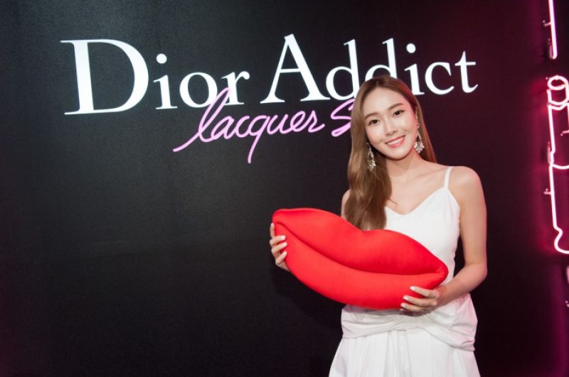 [PIC][16-02-2017]Jessica khởi hành đi Đài Loan để tham dự "Dior Addict Lacquer Launched Party" vào chiều nay 201702181052428232