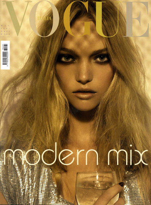 Magazines Gemma-w-vogue-it-cover
