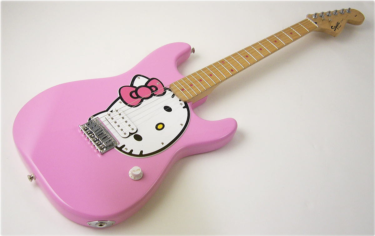 Se és músico que material usas de momento? Hello-kitty-guitar-fender-4