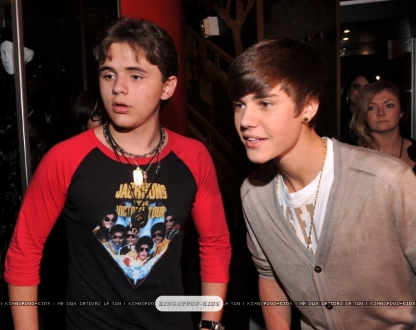 Michael's Kids - Pagina 13 Prince-Jackson-and-Justin-Bieber-justin-bieber-28609586-605-480%5B1%5D