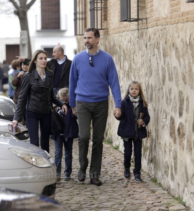 Los Príncipes y las infantas Leonor y Sofía visitan Almagro - Página 2 FCAA55AC-B6DF-85E6-428ADAD503C444B5