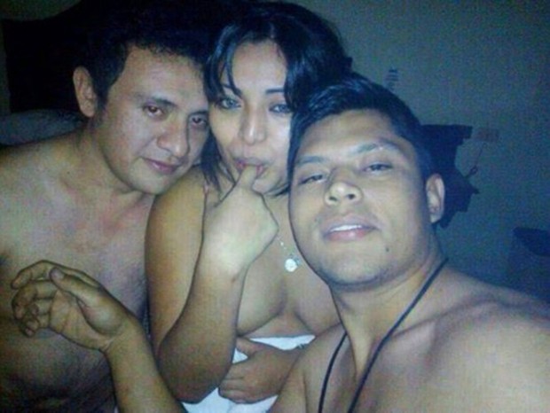 Fotos de funcionario de ayuntamiento de Tekax (Yucatan) "pillado" en un trio sexual... 113257_triosexualfuncionarioyucatan1_0_1_principal