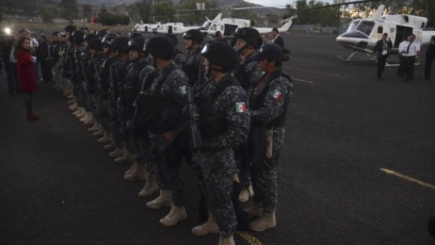 ¿México, al borde de una guerra civil?: tropas entran en Michoacán por feroces combates   062115_HElicoptero_PGR_Estadio_Morelos.3_principal