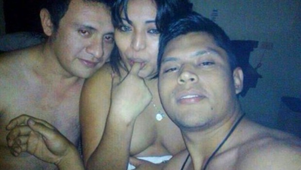 Fotos de funcionario de ayuntamiento de Tekax (Yucatan) "pillado" en un trio sexual... 113453_triosexualfuncionarioyucatan1_0_principal