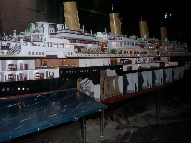  Le plus grand modèle réduit du Titanic exposé à Grenade 465979435