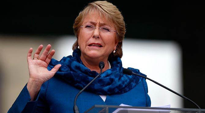 Michelle Bachelet adı yolsuzluklara karışan oğlunu görevden aldı Michelle-Bachelet-670