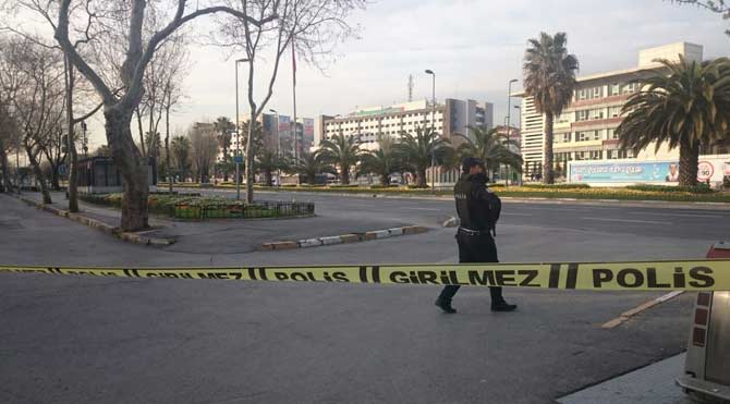 Vatan Caddesi’nde bulunan İstanbul Emniyet Müdürlüğü önünde silahlı çatışma meydana geldi. 6700