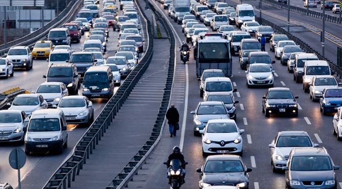 Pazar günü gerçekleştirilecek olan 2015 Vodafone İstanbul Yarı Maratonu nedeniyle, saat 08:00'den yarış bitimine kadar bazı yollar trafiğe kapatılacak! 67010