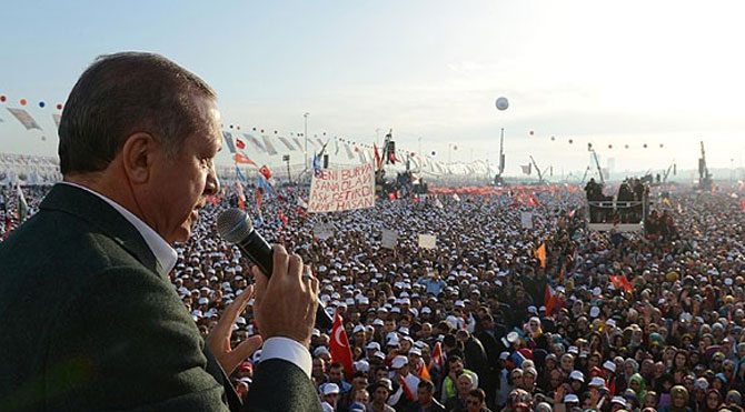 Recep Tayyip Erdoğan'ın açılış bahanesiyle yaptığı "mitinge" YSK'dan izin çıkmadı. MHP'li Belediye Başkanı ise "Seçimden sonra gelirse kendisini ağırlarız" dedi. Erdogan-671