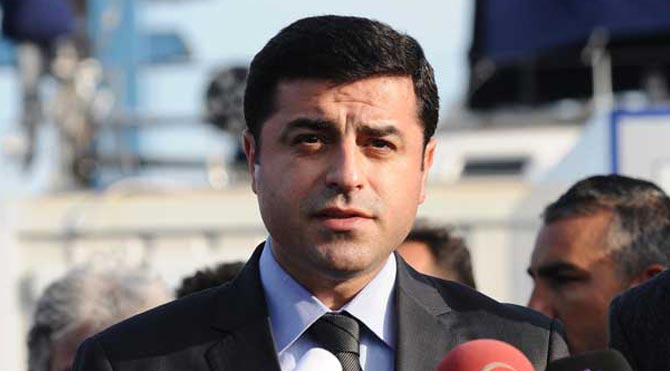 HDP Eş Genel Başkanı Selahattin Demirtaş, Kobani olaylarından önce Başbakan Ahmet Davutoğlu ile konuştuklarını açıkladı. Demirtas-670