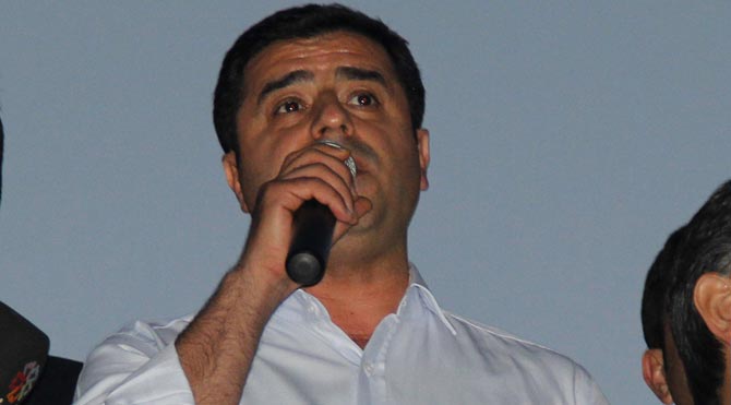 İstanbul’da Bakırköy Halk Meydanı’nda HDP Eş Genel Başkanı Selahattin Demirtaş’ın konuşma yaptığı teşekkür mitingine çok sayıda partili katıldı. 67025