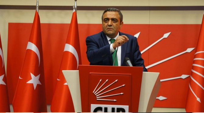 MHP'li Yusuf Halaçoğlu'nun Deniz Baykal'ın Meclis seçimleriyle ilgili iddialarına verdiği cevaba, CHP'li Sezgin Tanrıkulu'ndan sert yanıt geldi. Manset-6704