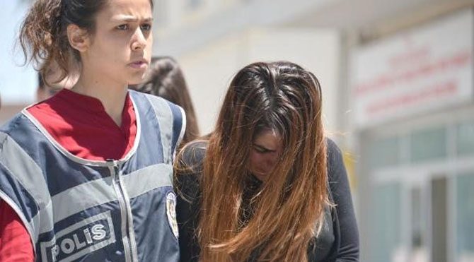 Konya'da 26 yaşındaki Didem A.'yı rahatsız ettiği iddia edilen eski sevgilisi, genç kızın yeni sevgilisi tarafından işkenkence gördü. Iskence-konya-371