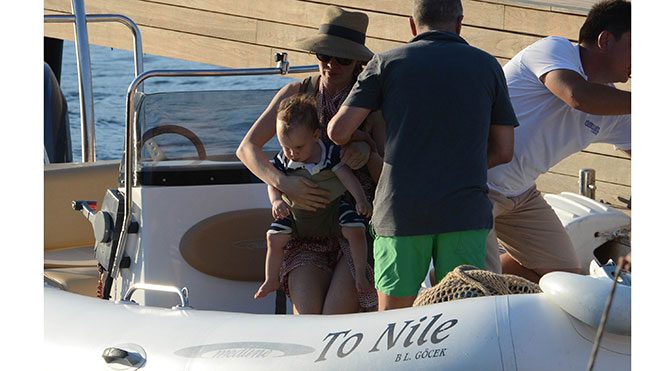 Şarkıcı Nil Karaibrahimgil ve oğlu, Göcek'te teknedeler... Nil-karaibrahimgil-nile-71