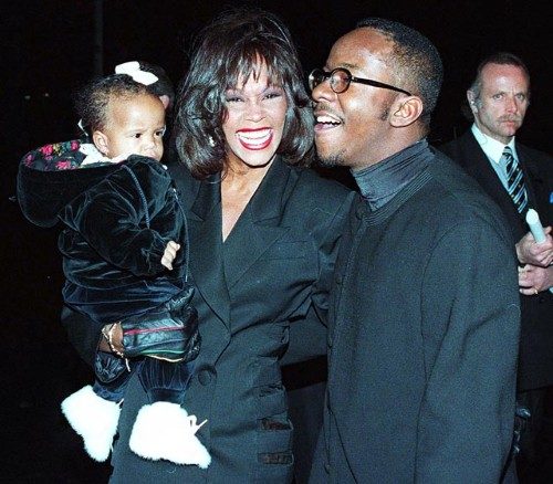 R&B şarkıcısı Bobby Brown ve 2012 yılında hayatını kaybeden dünyaca ünlü ABD'li şarkıcı Whitney Houston'ın kızları Bobbi Kristina Brown hayatını kaybetti Whitney-houston-kristina-brown-bobby-brown-custom