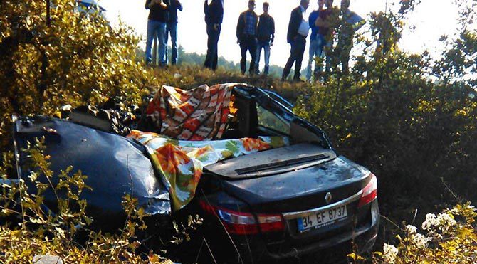 Kastamonu'nun Araç İlçesi'nde, kamyon ile otomobil çarpıştı. Feci kazada, ilk belirlemelere göre 6 kişi öldü, 1 kişi yaralandı. Kastamonu670