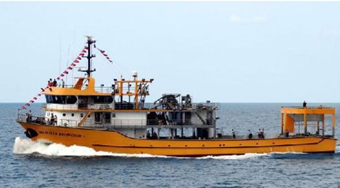 Rus savaş gemisinin uyarı ateşi açtığı Türk balıkçı teknesinin sahibi yaşananları anlattı. Balikciteknesidha670