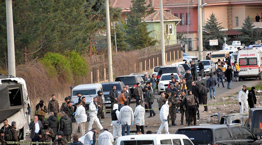 Emniyet, Diyarbakırdaki saldırının kilit ismi olduğu düşünülen A.Ç.'yi operasyonla yakaladı. Bombayı araca koyan kişi de yaralı ele geçirildi. Dbakir