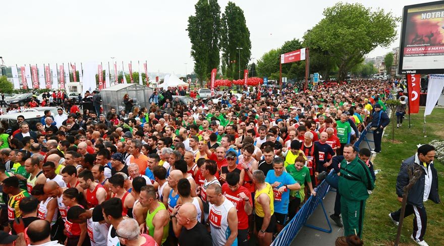 Cumhurbaşkanlığı Bisiklet Turu ve Vodafone Yarı Maratonu nedeniyle İstanbul'da Pazar günü bazı yollar trafiğe kapatılacak. Vodafone-maraton