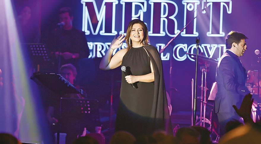 Merit Crystal Cove Hotel’de sahne alan Sibel Can ve Merit Lefkoşa Hotel’de sahneye çıkan İrem Derici, Kıbrıslılara ve Türkiye’den Kıbrıs’a giden konuklara müzik dolu bir gece yaşattı. 61