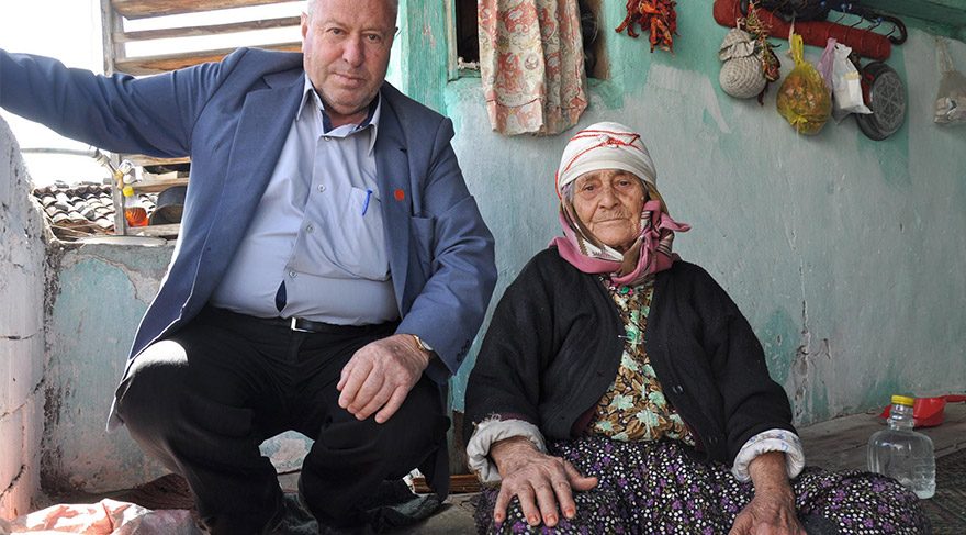 Aydın'ın Çamköy Mahallesi'nde, yaşlı kadınların sayısı erkeklerden daha fazla Aydin-muhtar