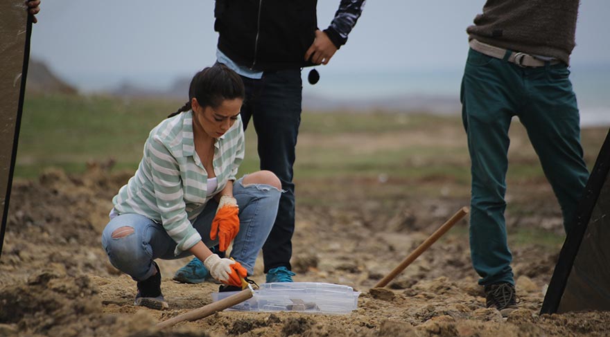 Şeytanın Çocukları filmiyle vizyonda olan Merve Sevi “Tiyatro cesaret, yetenek ve zeka gerektiriyor. 79-2