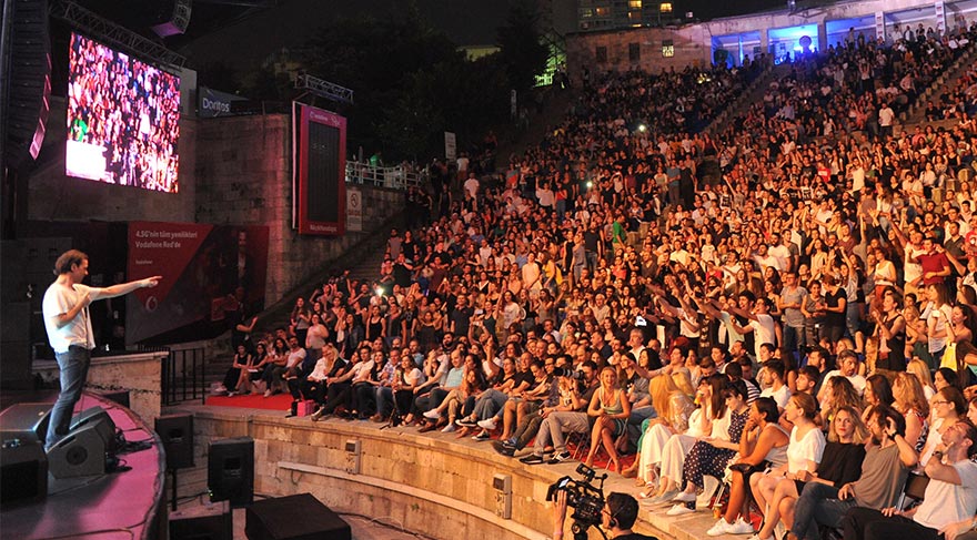 Harbiye Açıkhava konserleri Duman grubuyla başladı.Hafta sonu ise Şebnem Ferah ve MFÖ geliyor. Dumanic