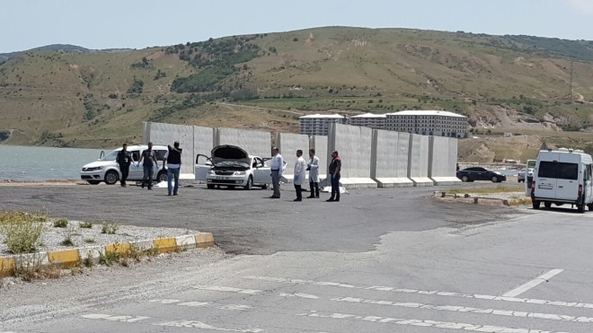 Tatvan'da polis noktasına saldırı: 3 PKK'lı terörist öldürüldü, 3 vatandaş yaralandı. Resimid_2136832