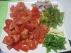 Escalopes de dinde à la sauce tomate et basilic. + photos. Escalopes_de_dinde_la_sauce_tomates_poivron_basilic_004