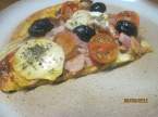 Pizza au jambon,oignons,fromage de chèvre Pizza_au_jambon_oignons_au_fromage_de_chevre_002