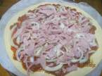 Pizza au jambon,oignons,fromage de chèvre Pizza_au_jambon_oignons_au_fromage_de_chevre_010