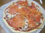 pizza aux oignons et tranches de truite fumée Pizza_aux_oignons_et_tranches_de_truite_fumee_008