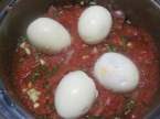 œufs durs à la sauce tomates/ basilic.photos. Oeufs_durs__la_sauce_tomates_basilic_007