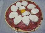 Pizza aux oignons et chorizo. mozzarella. Pizza_aux_oignons_et_chorizo_mozzarella_011