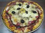 Pizza aux oignons et chorizo. mozzarella. Pizza_aux_oignons_et_chorizo_mozzarella_015